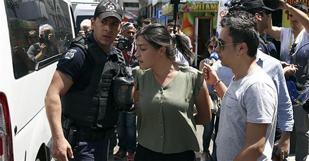 Turkish police detain 47 demonstrators protesting hunger-striking educators’ imprisonment