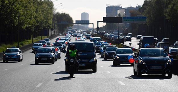 Uber, France spar over whether company is a transport service