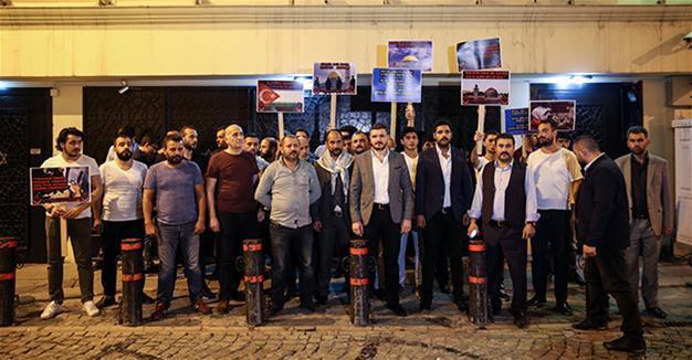 Turkish ultranationalist group stones Istanbul synagogue during protest against al-Aqsa restrictions