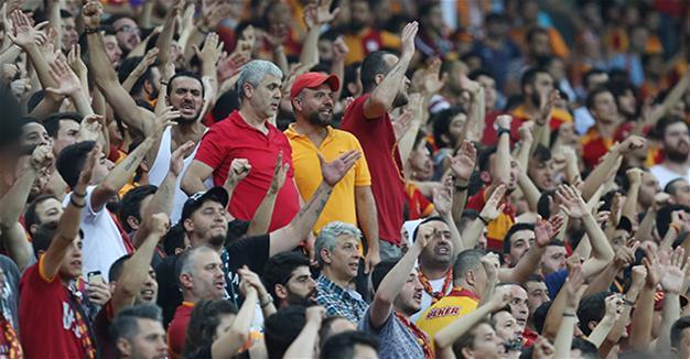 Galatasaray coach, chairman under fire after humiliating defeat