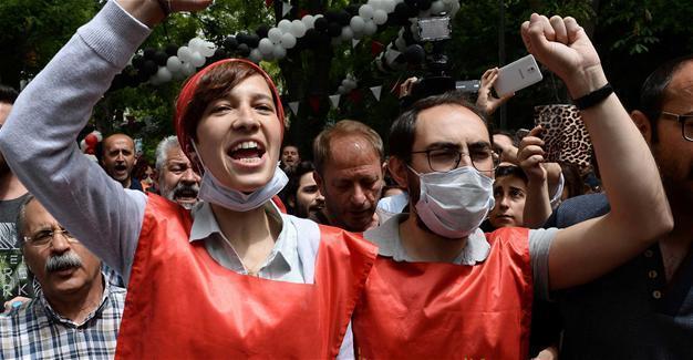 Turkey’s main opposition CHP visits hunger striking educators in jail