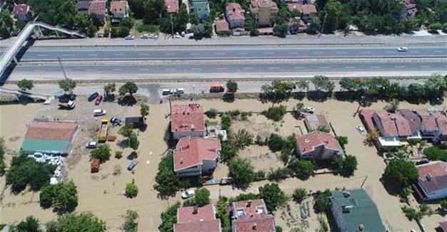 Heavy rainfall paralyzes daily life, raises dam levels in Istanbul