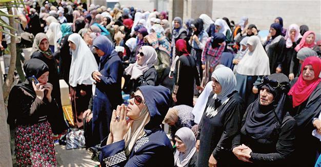 Palestinians end boycott of Jerusalem holy site