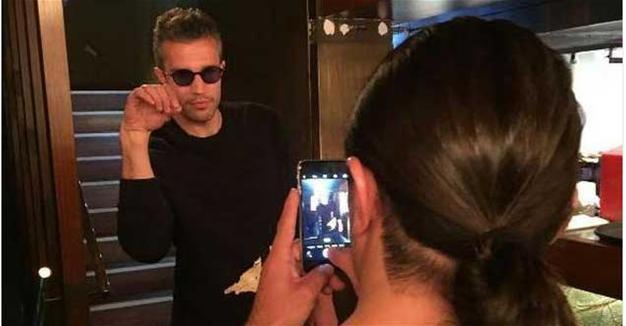 Social media phenomenon ‘Salt Bae’ serves Fenerbahçe’s football star RVP