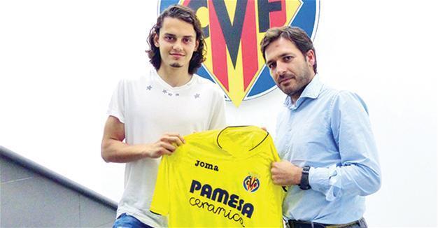 Villareal sign striker Ünal from Man City