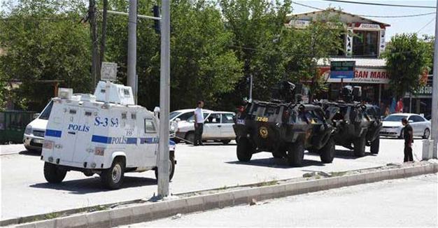 Three wounded in PKK car bomb attack near military station in Turkey’s Batman
