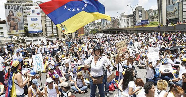 Women take on the fight against Maduro