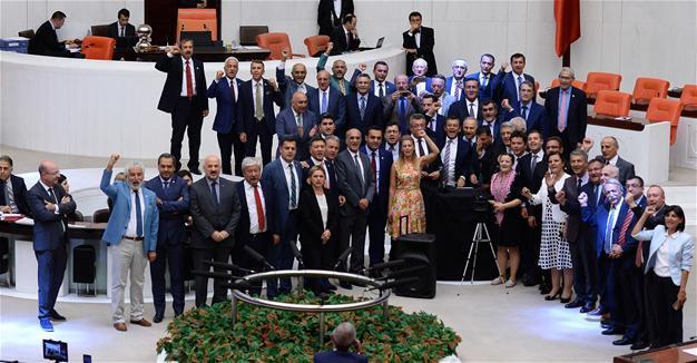 Members of election board will face judge, Turkey’s main opposition leader says