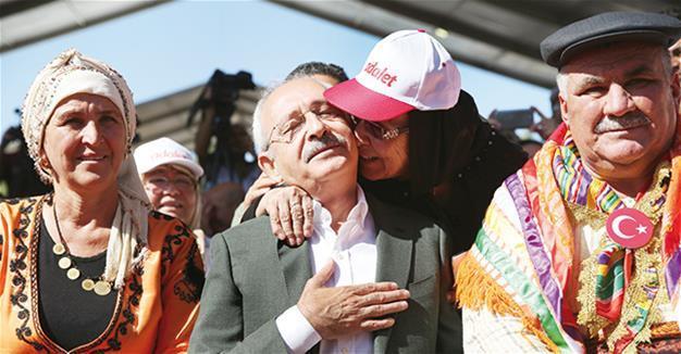 Main opposition CHP leader urges for a new constitution