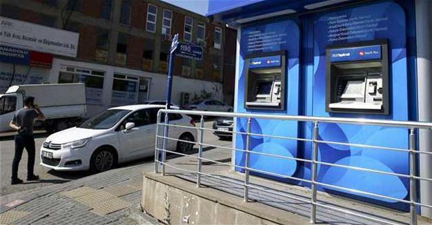 Police chase two gunmen who stole $113,000 in Ankara