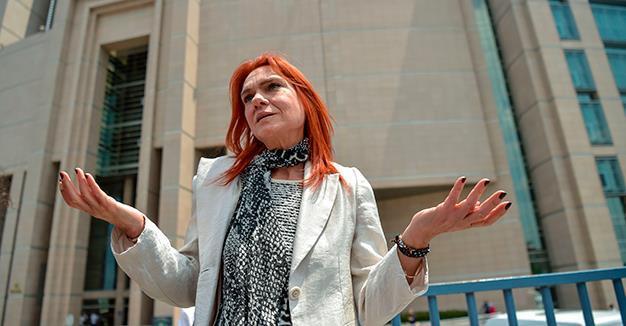 Turkish novelist Aslı Erdoğan gets passport back