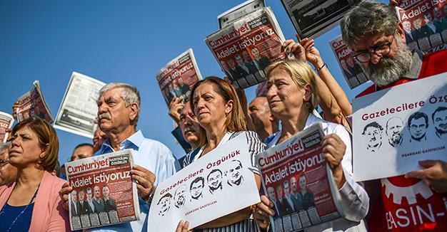 Istanbul court rejects release demand of daily Cumhuriyet journalists, staff