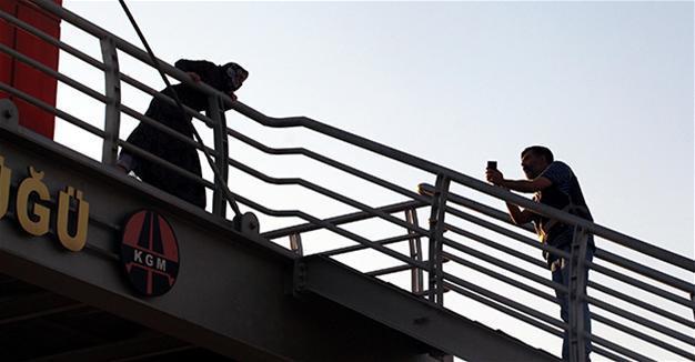 Police officer stops suicide attempt on overpass after pretending to be journalist in Turkey’s Bingöl