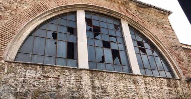 Armenian church in Istanbul hit by storm awaits permission to get repaired