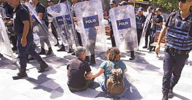 First hearing of two hunger-striking educators held amid police intervention