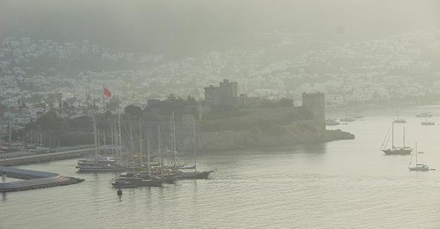 Turkish resort Bodrum covered in smoke after garbage dump fire