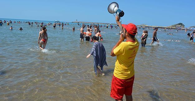 Istanbul Municipality lifeguards save 4,800 people from drowning in summer