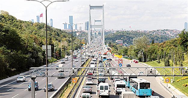 Closure of lanes on second Bosphorus bridge snares Istanbul traffic