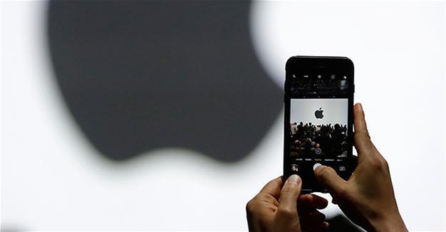 Dow tops 22,000 for 1st time amid Apple rally