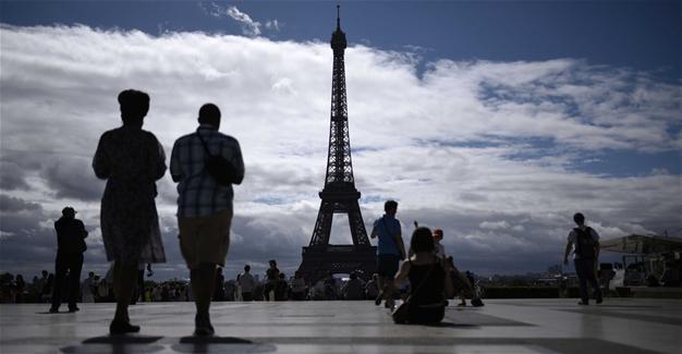 Knifeman arrested at Eiffel Tower ‘wanted to kill soldier’: Source