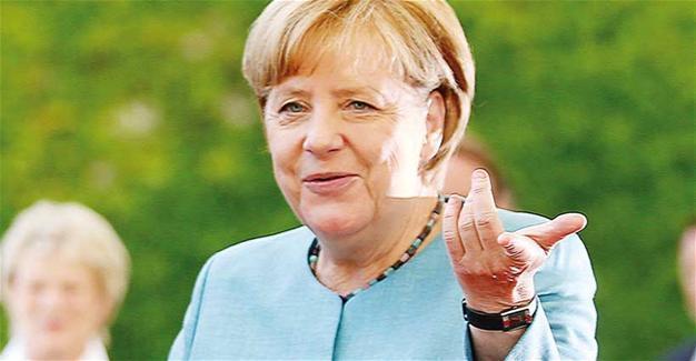 Merkel support slides six weeks before election, SPD rival even weaker