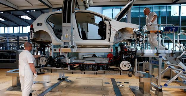 German GDP growth slows but remains robust