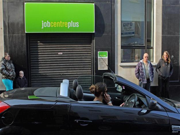 UK unemployment rate hits lowest level since 1975
