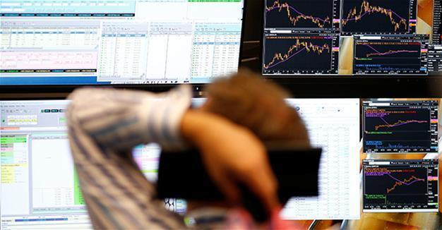 Euro rises on bets for ECB tightening