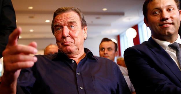 Schröder accuses his critics of wanting a “new Cold War”