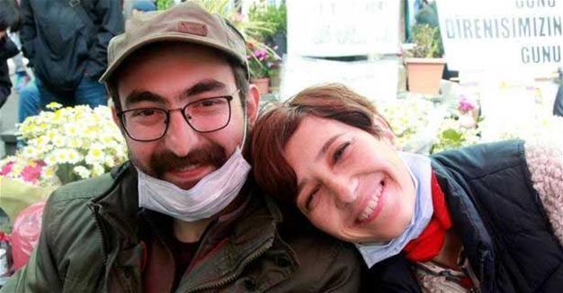 17 sought on ‘terror’ accusations for opening banner supporting hunger strikers in Turkey’s north