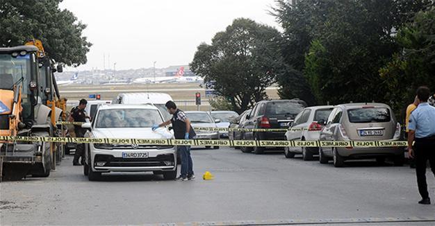 Four armed robbers block car, escape with $2 million in Istanbul