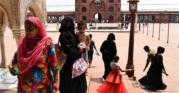 Indias top court bans Islamic instant divorce