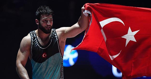 Turkish wrestler wins gold at worlds championships