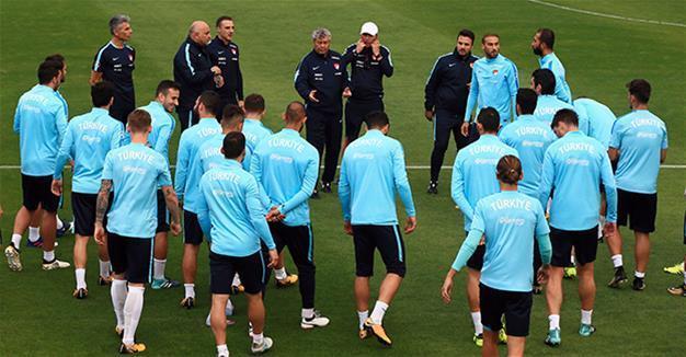Turkey coach Lucescu faces pressure ahead of crucial Ukraine match