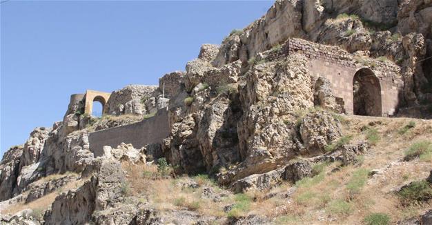 Millenium-old Turkish neighborhood in Erzincan unearthed