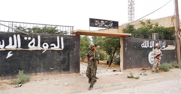 Syrian army, allies close in on ISIL in Deir al-Zor