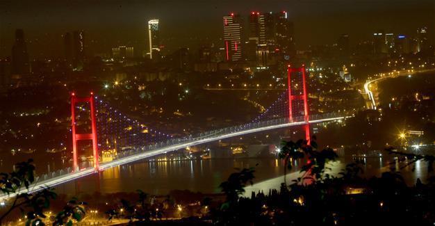 Bosphorus Bridge lit in colors of Slovenian flag after Eurobasket win