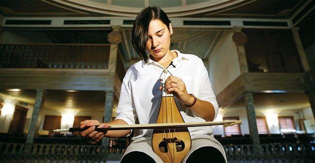 Music student buys Ottoman kemancha