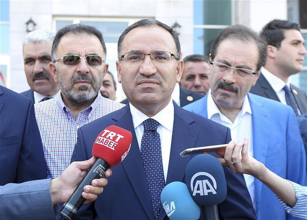 Erdoğan’s call to not to vote for Merkel, Schulz, Greens only aimed at Turkish-origin voters: Deputy PM