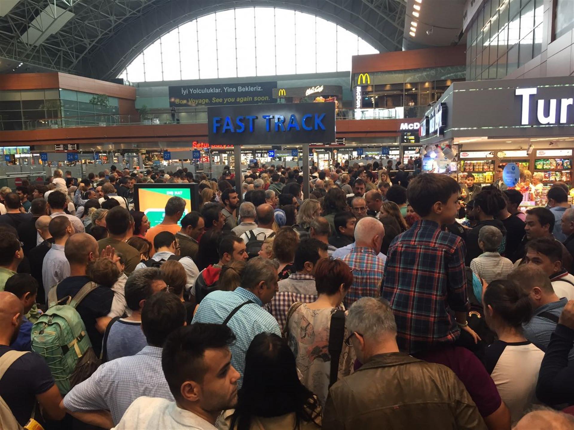 At least 1,000 passengers miss flights at Istanbul’s Sabiha Gökçen Airport due to data system breakdown