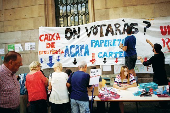 Spain targets polling stations in Catalonia referendum nears