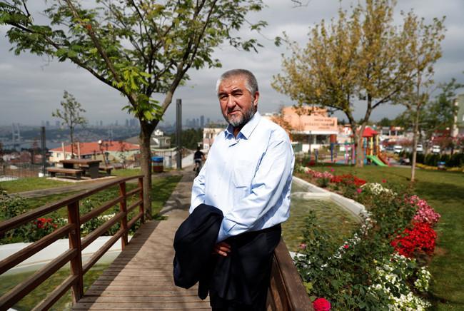 Dissident Uzbek held on return
