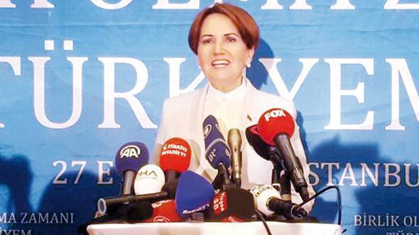 Meral Akşener meets 1,500 supporters in Istanbul before launch of new party
