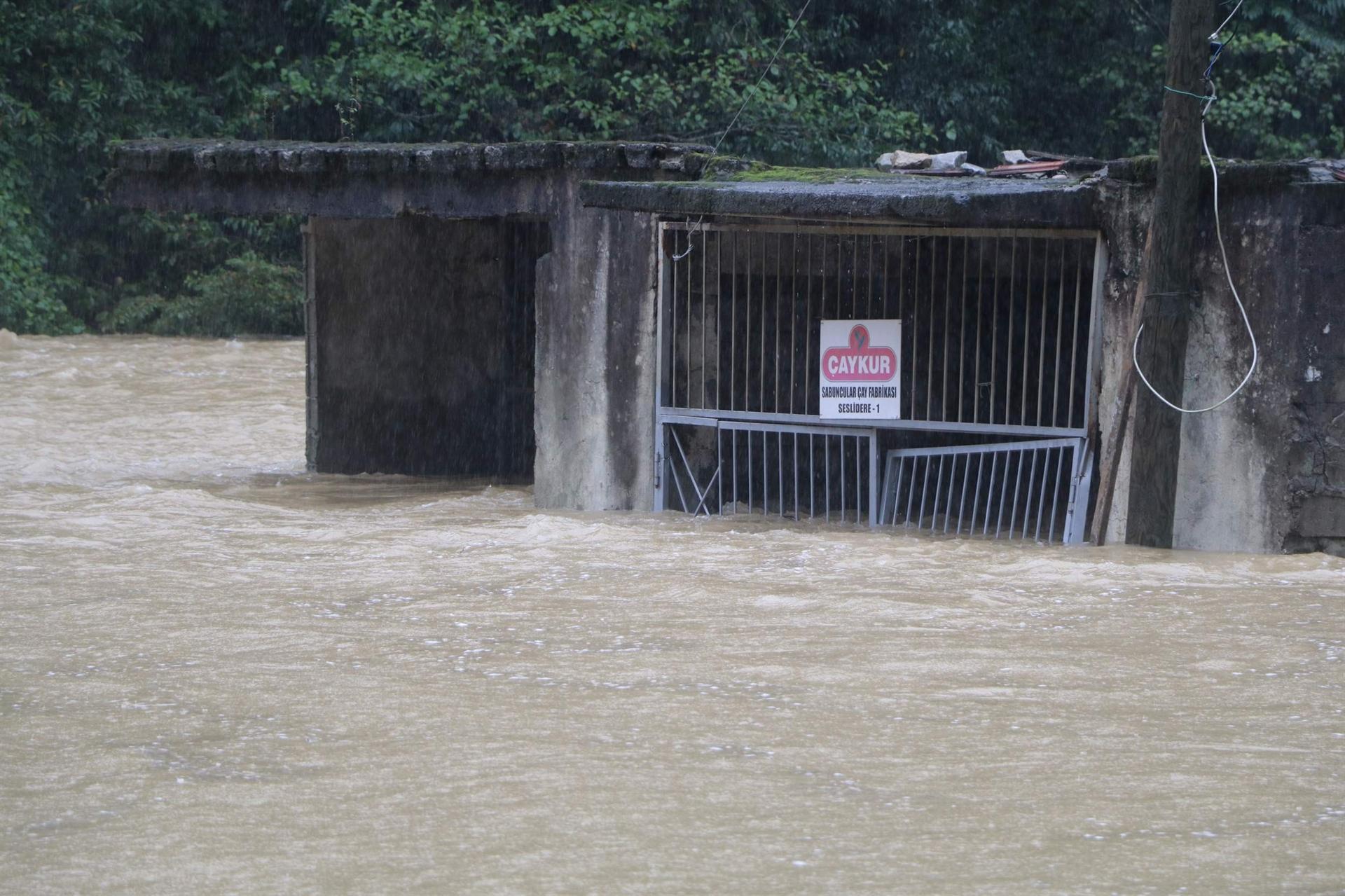 One woman killed in flood in Turkey’s Black Sea