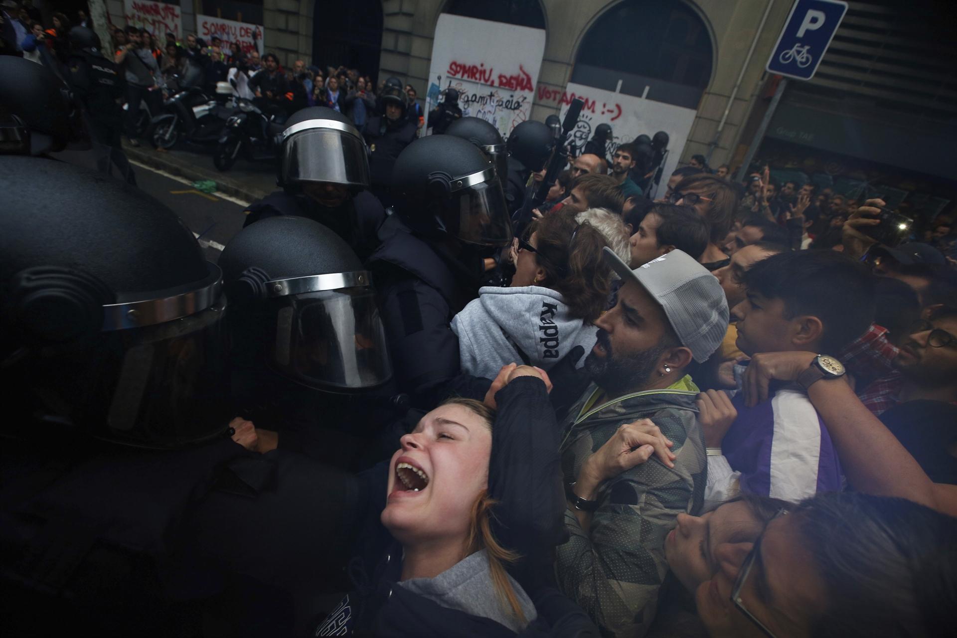 Defiant Catalans vote on split from Spain despite crackdown