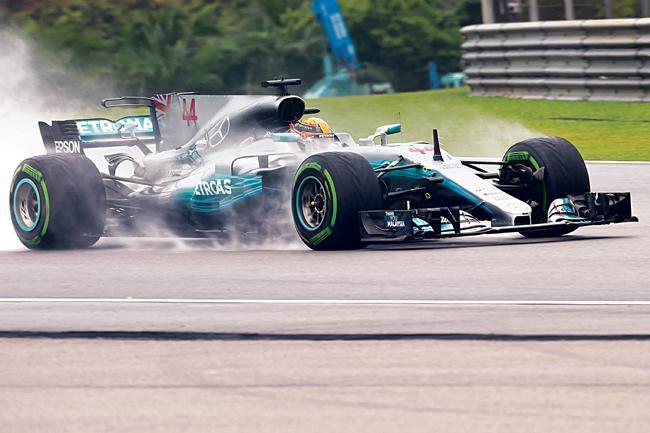 Heat on Lewis Hamilton in Japan after Red Bull ambush