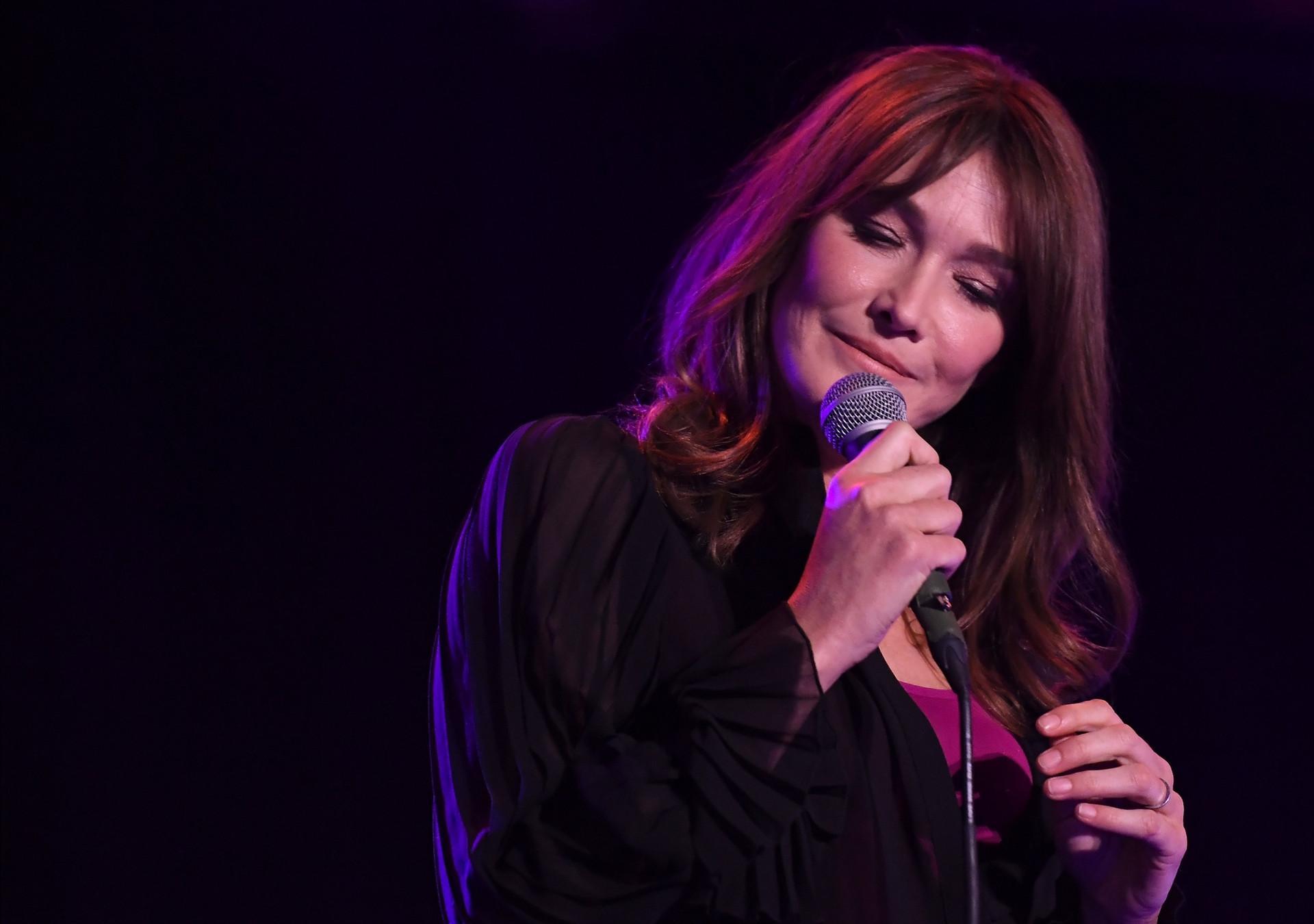 Carla Bruni to perform in Turkey