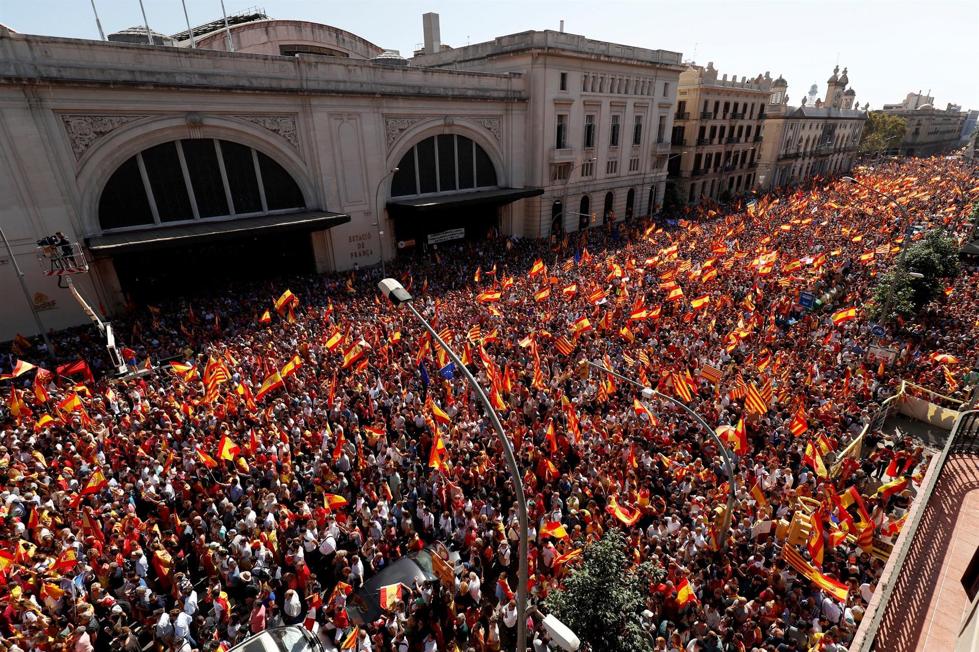 Spanish PM won’t rule out suspending Catalonia’s autonomy