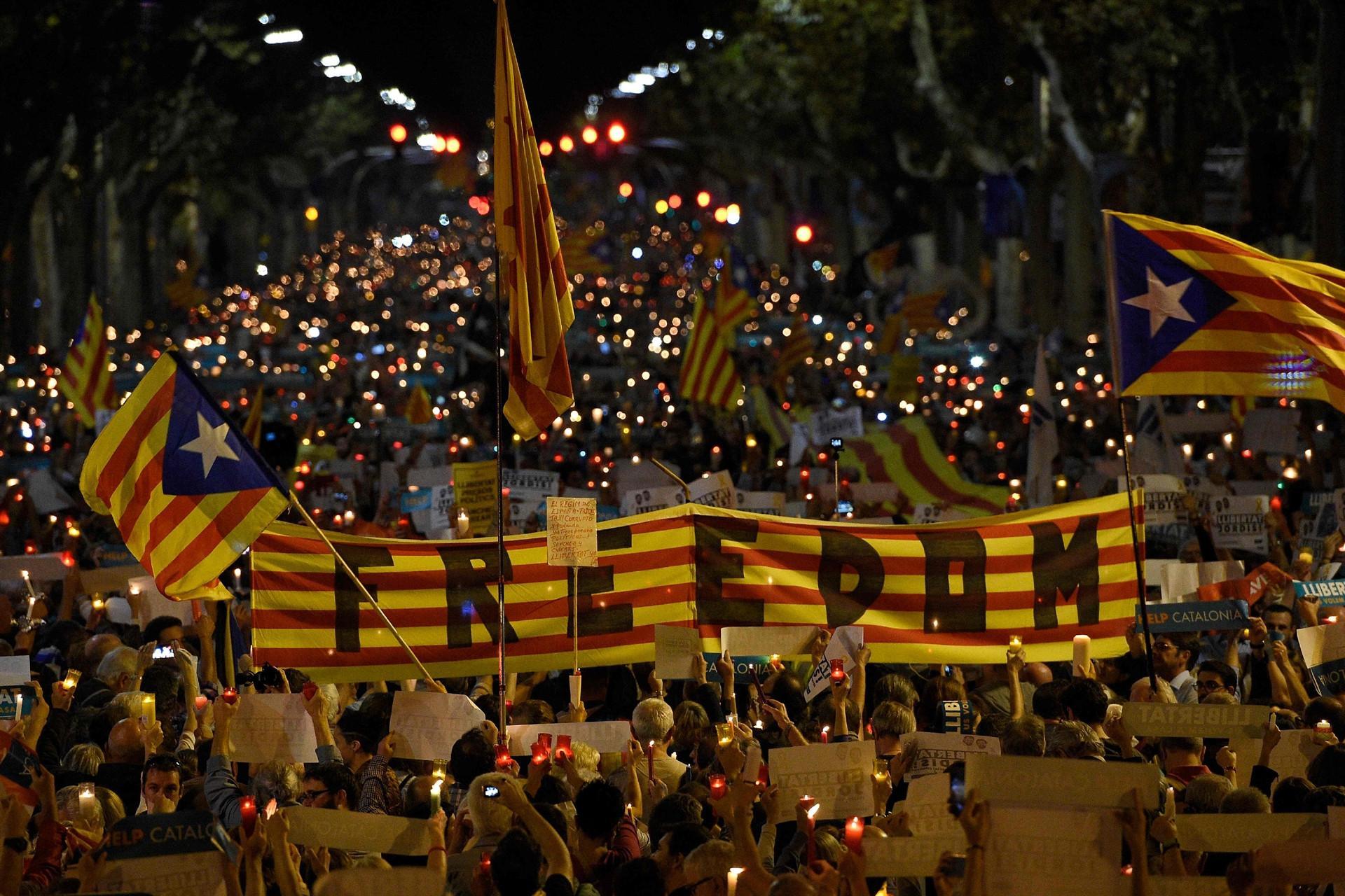 Spain to seek suspension of Catalonias autonomy unless leader backs down