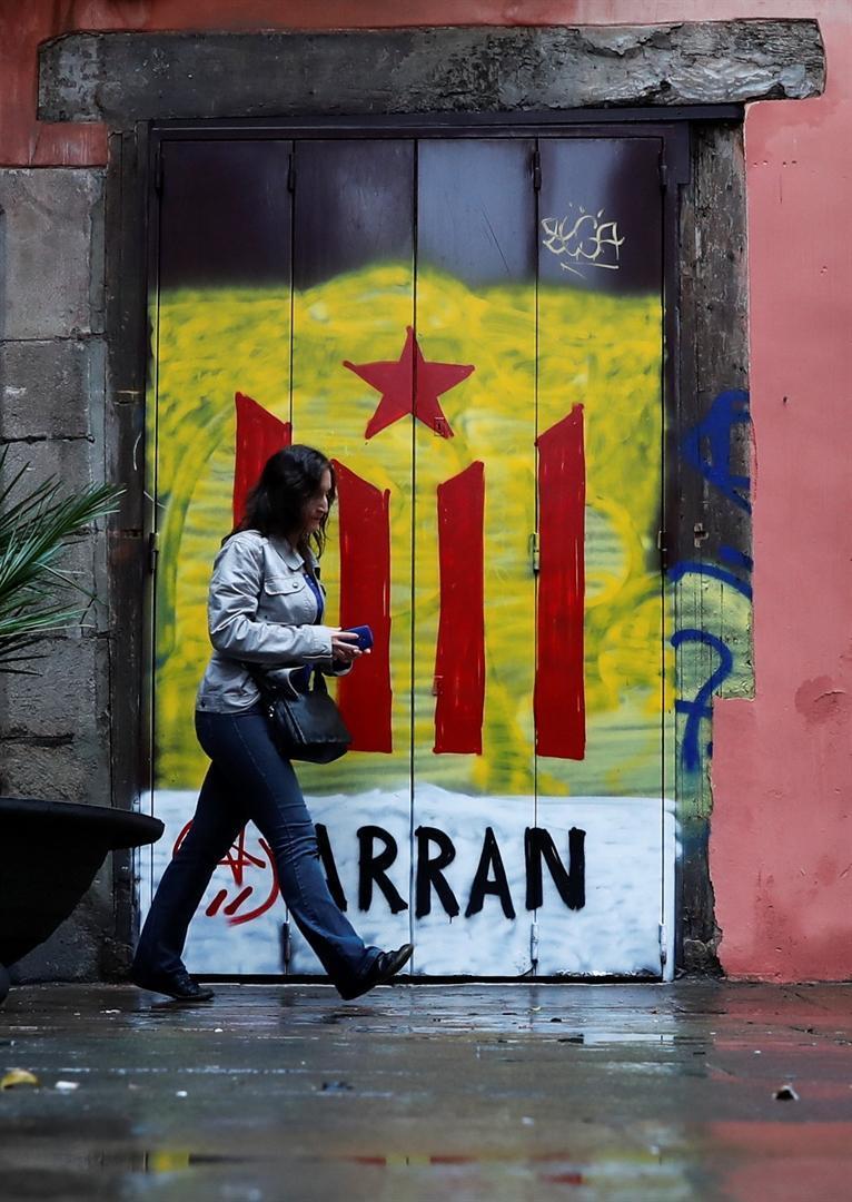 Spain to push ahead with suspending Catalan autonomy